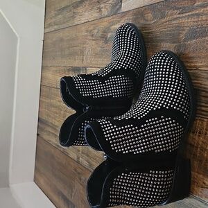 Sterling River Western Genuine‎ Leather Silver Studded Black Ankle Boots.
